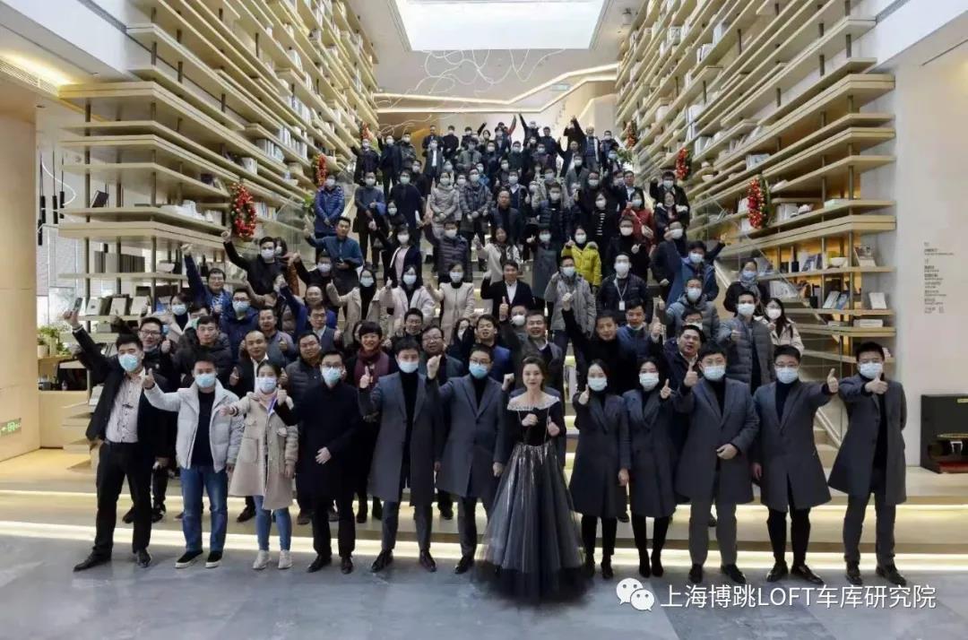 常州全国一百多人在华侨城汉口道6号参观研讨LOFT专利车库技术！